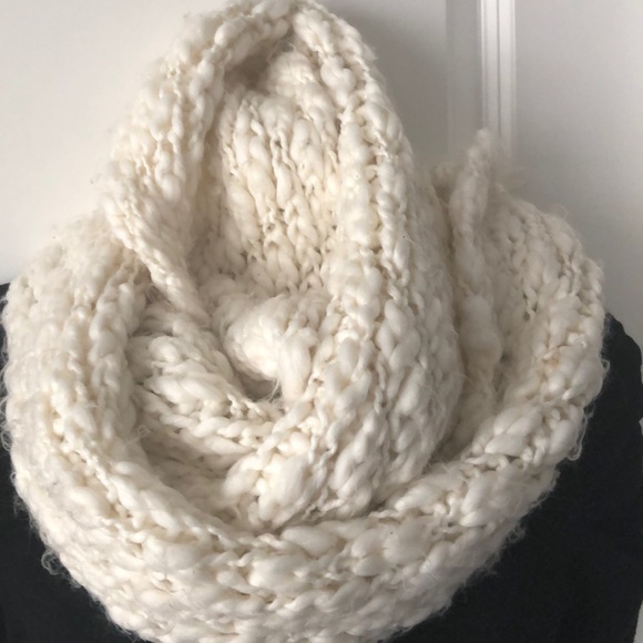 Handmade knitted scarf super-soft & fluffy. Super warm in a beautiful off-white. - Picture 2 of 2